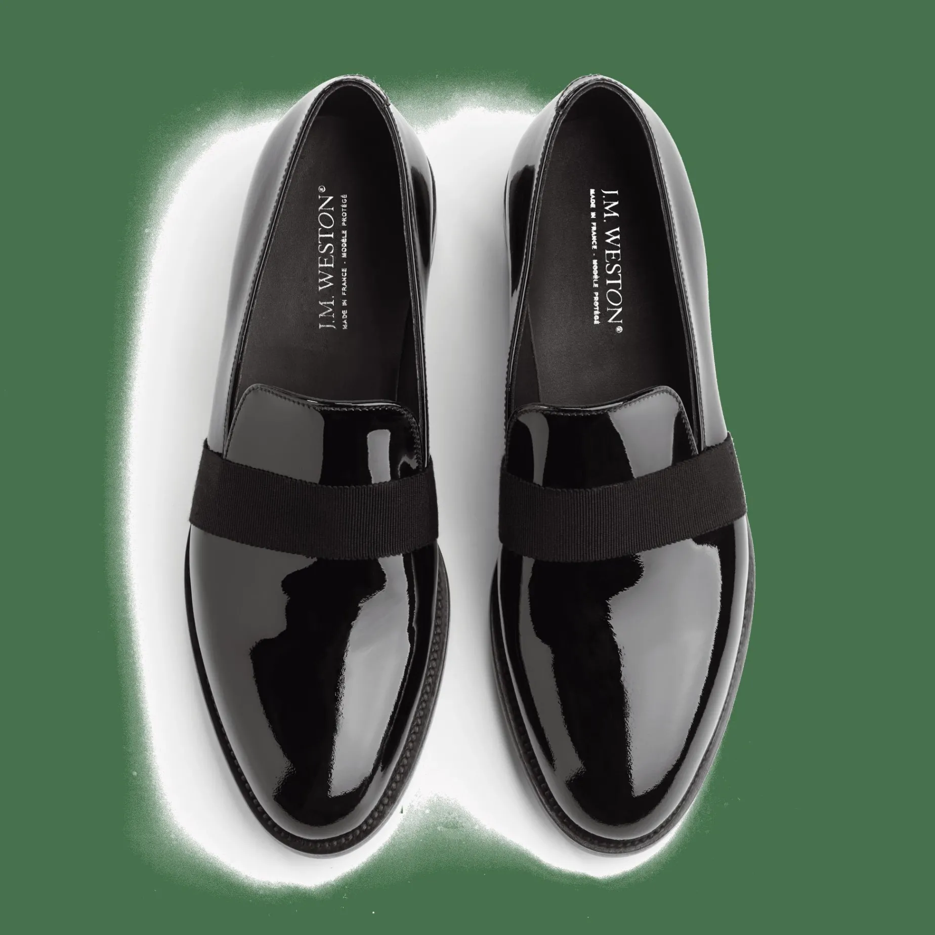 Mocassin smoking